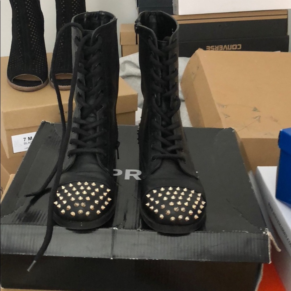 Boots - Picture 2 of 4